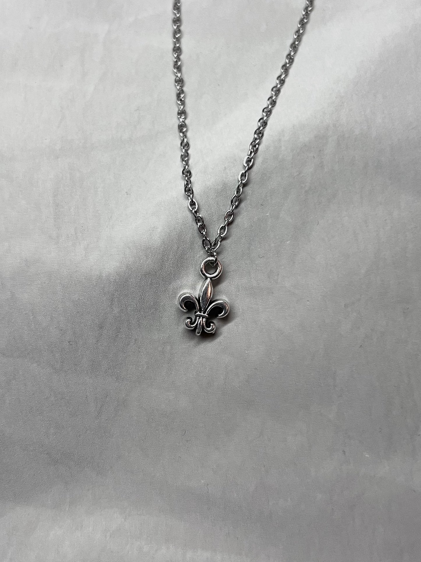 Silver Fleur Minimal - Caelis Cole