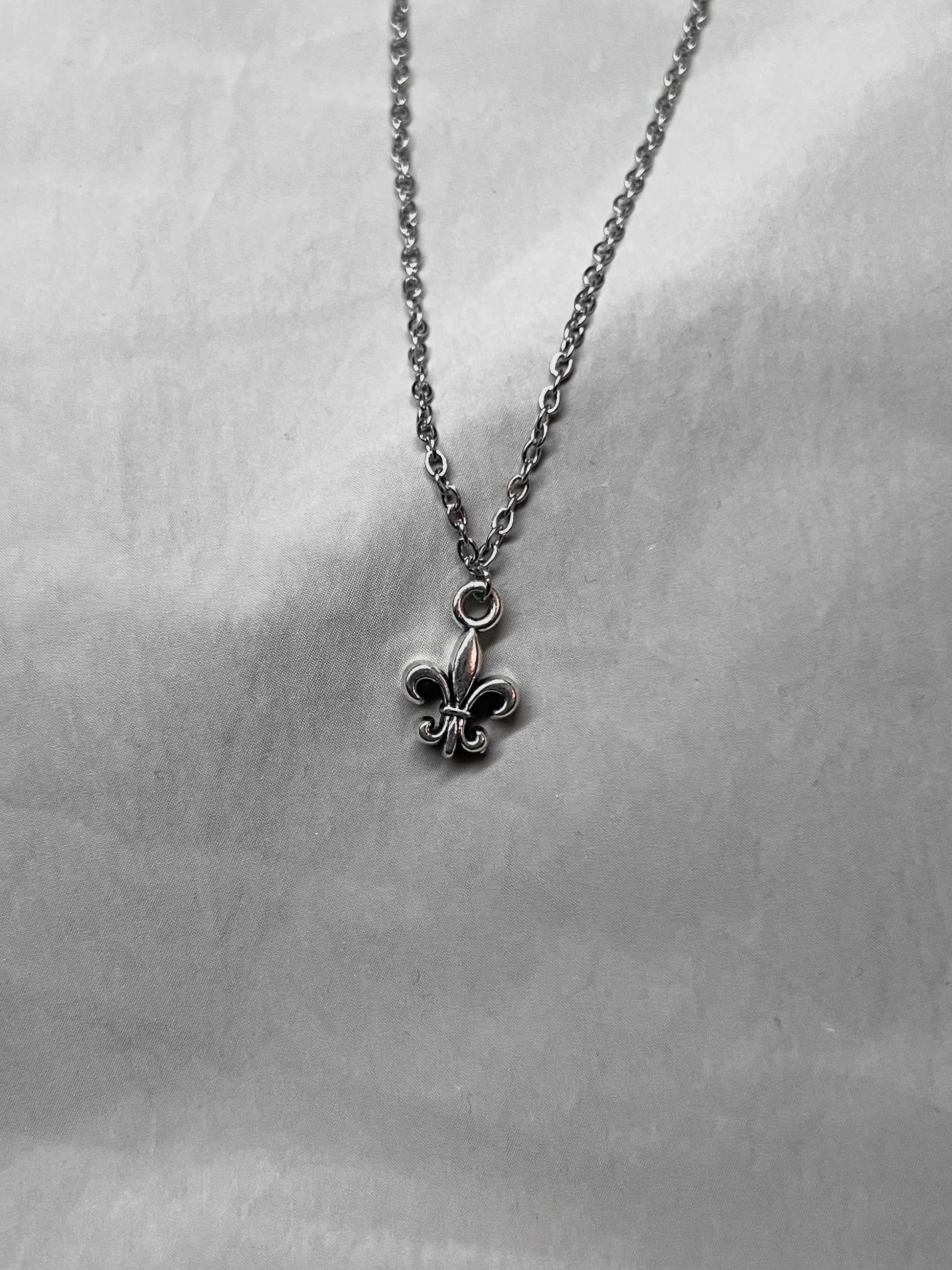 Silver Fleur Minimal - Caelis Cole