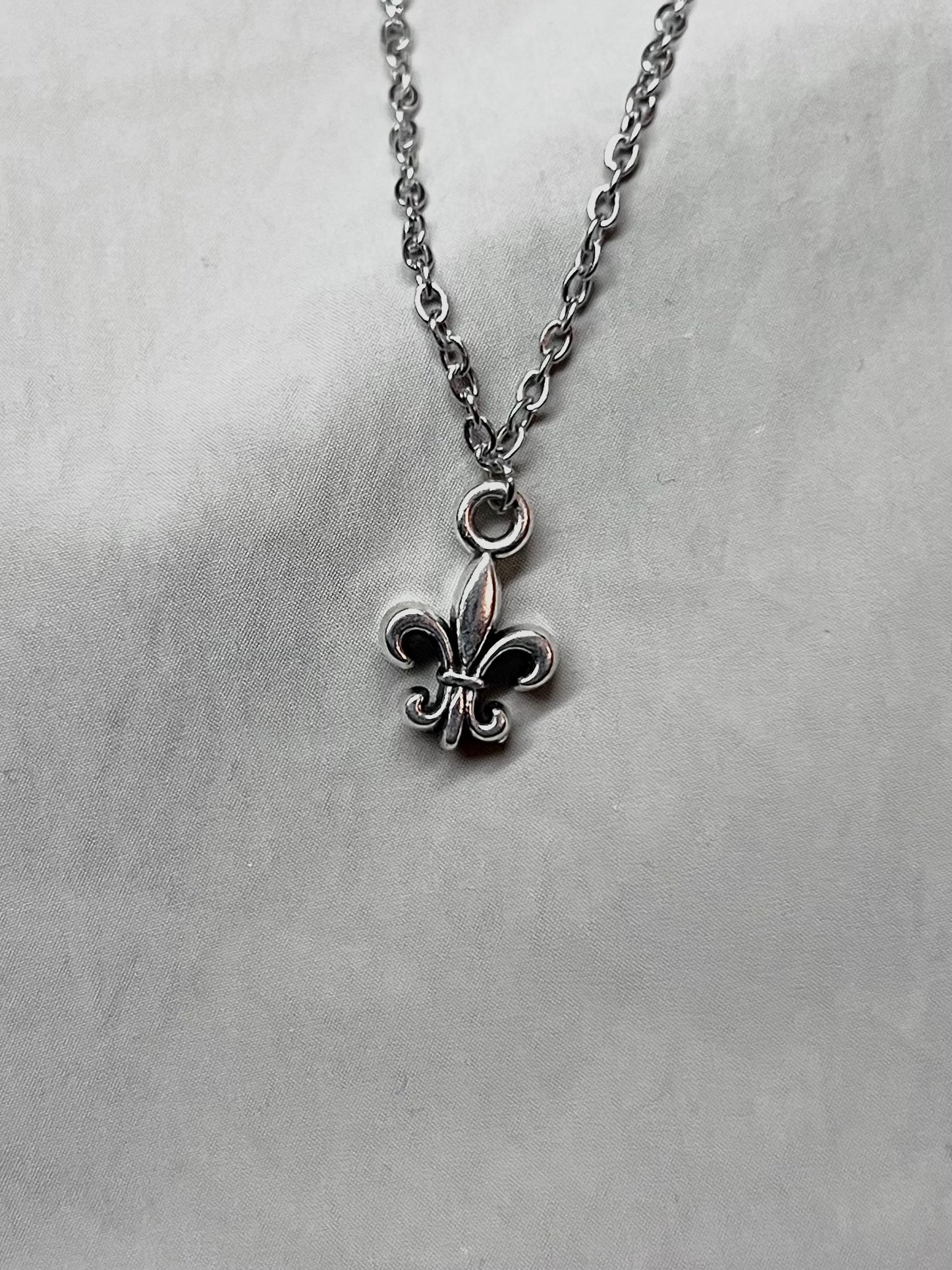 Silver Fleur Minimal - Caelis Cole