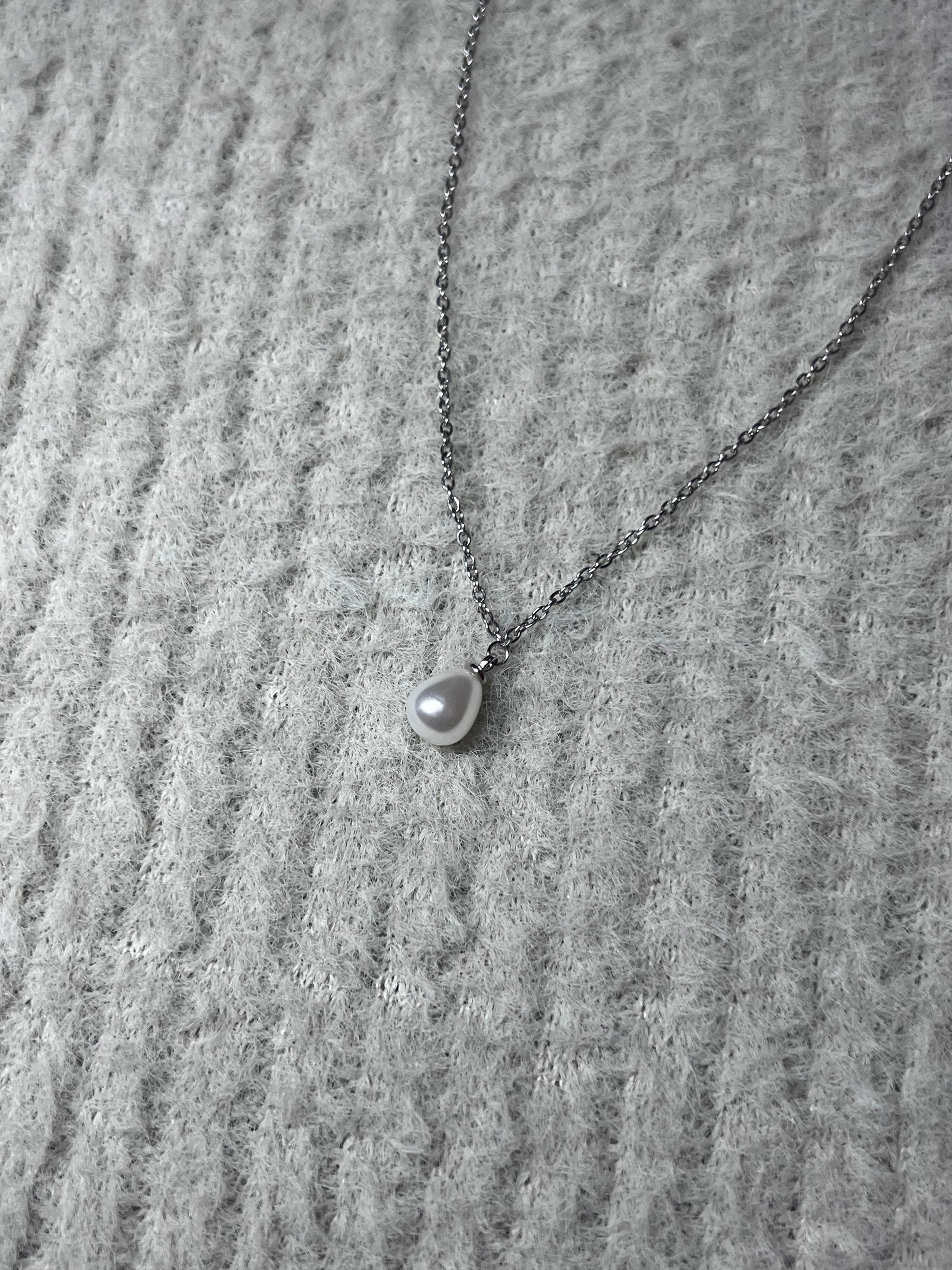 The White Pearl - Caelis Cole